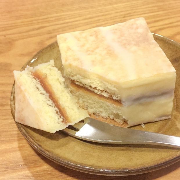 和歌山土産デラックスケーキ