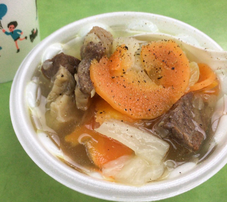 レトロなカフェ近江屋洋菓子店のビーフ&ベジタブルスープ