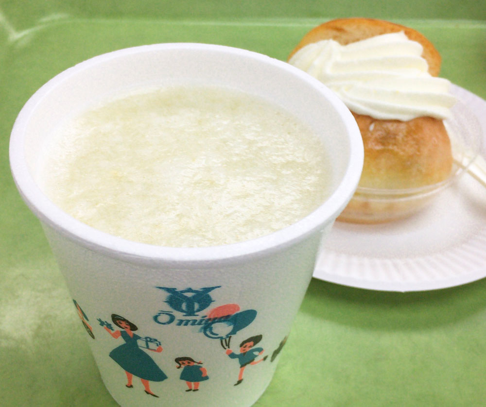 レトロなカフェ近江屋洋菓子店のフレッシュメロンジュース